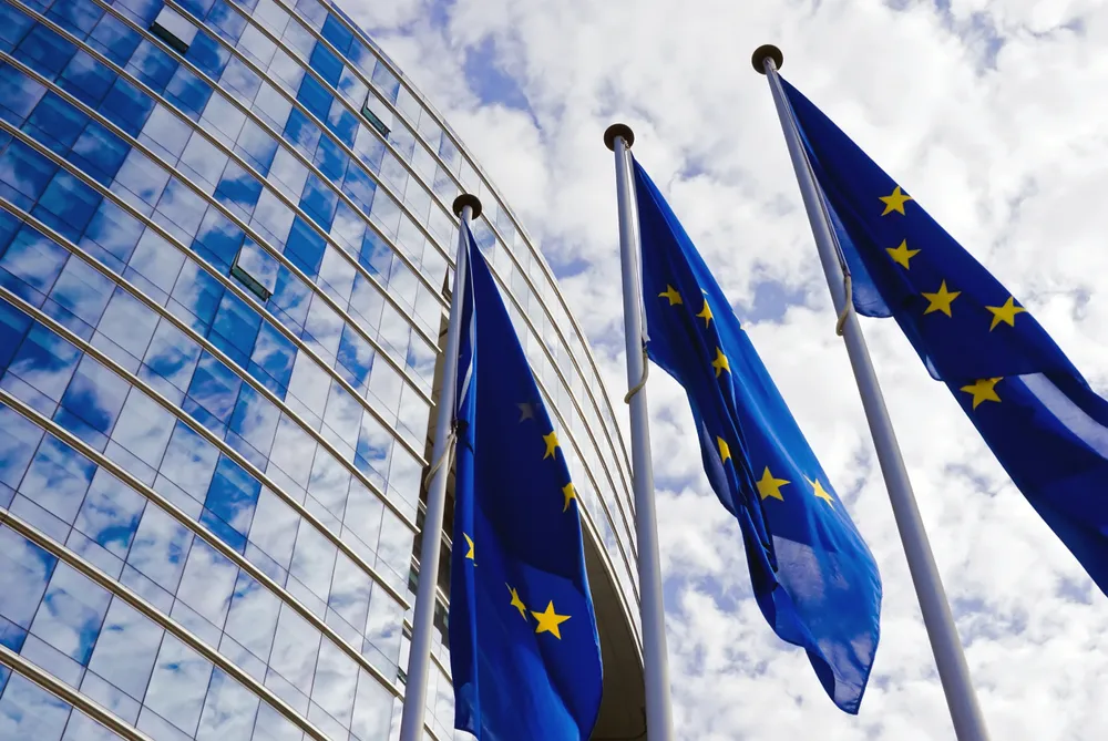 ЕС хочет распорядиться деньгами из замороженных активов РФ в обход вето Венгрии