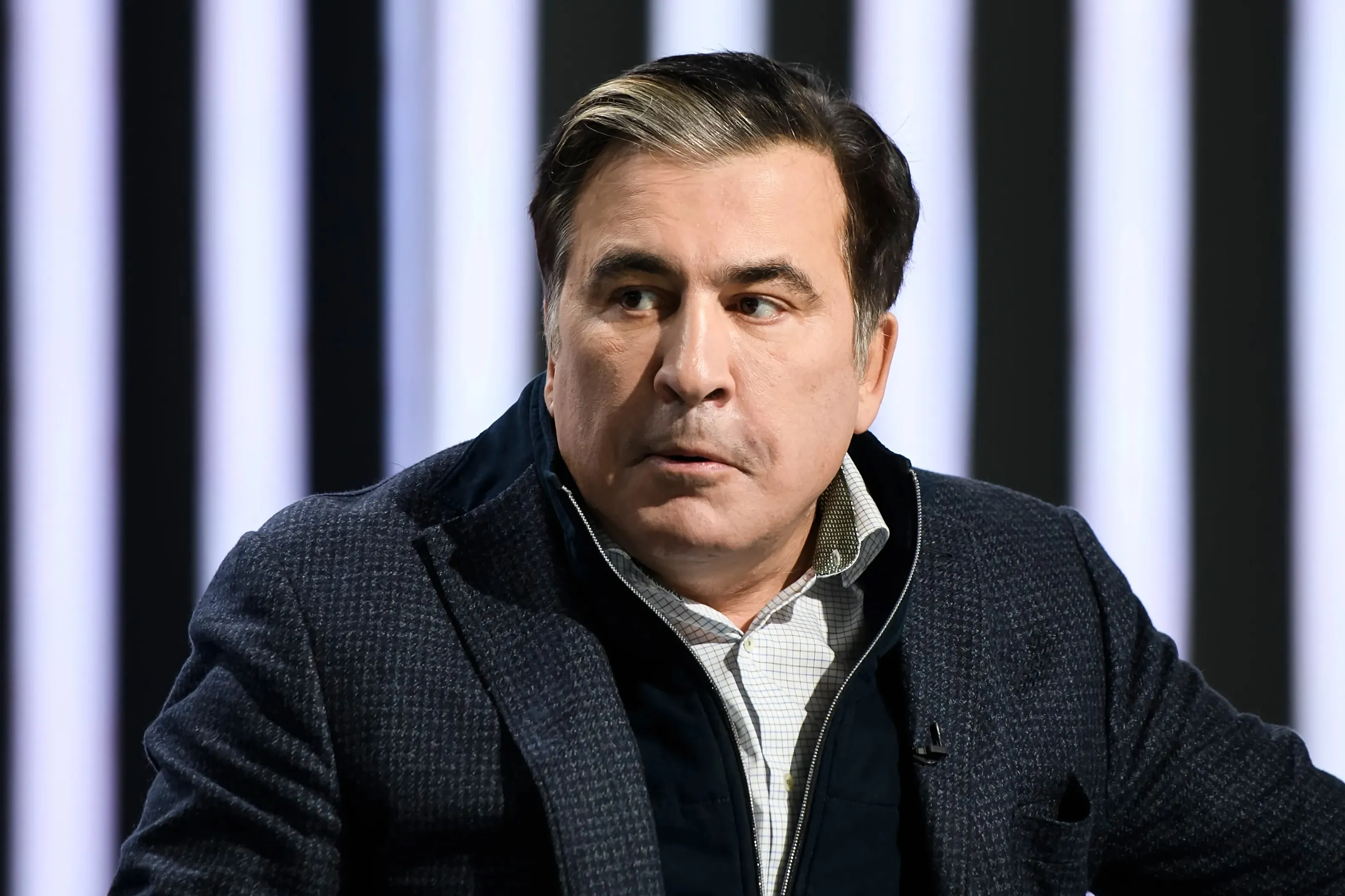 «Полные неудачники»: Саакашвили закатил истерику после вердикта суда по делу «о пиджаках»
