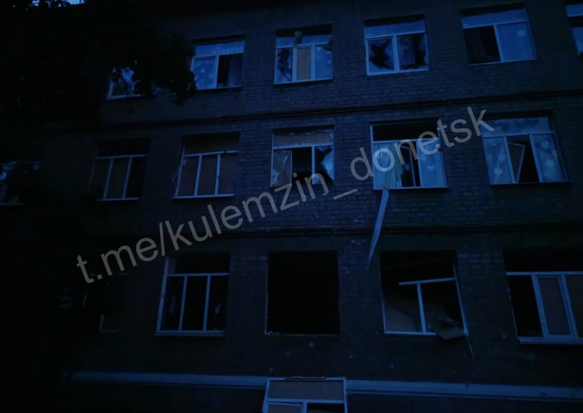Школа в Донецке пострадала от атаки дрона ВСУ