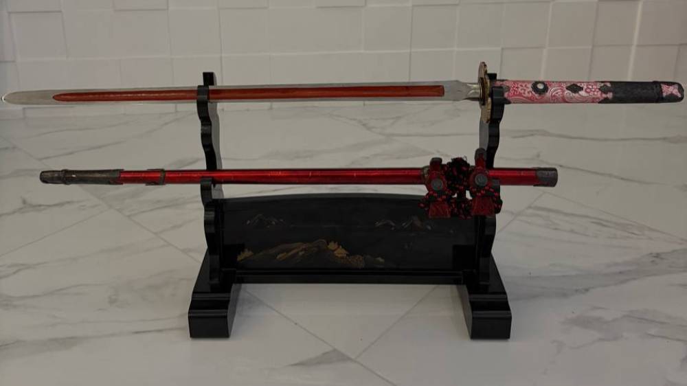 &laquo;Ему около полувека&raquo;: Загитова дважды оконфузилась из-за меча XVI века на Новый год