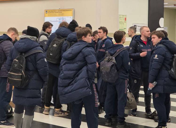 Хоккеисты и персонал клуба &laquo;Звезда&raquo; вернулись после победы и застряли в Шереметьево