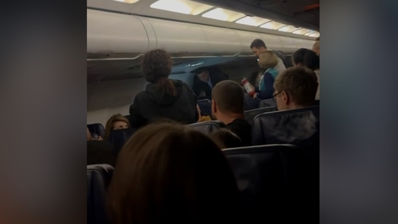 На борту самолёта Москва &mdash; Ереван начался пожар