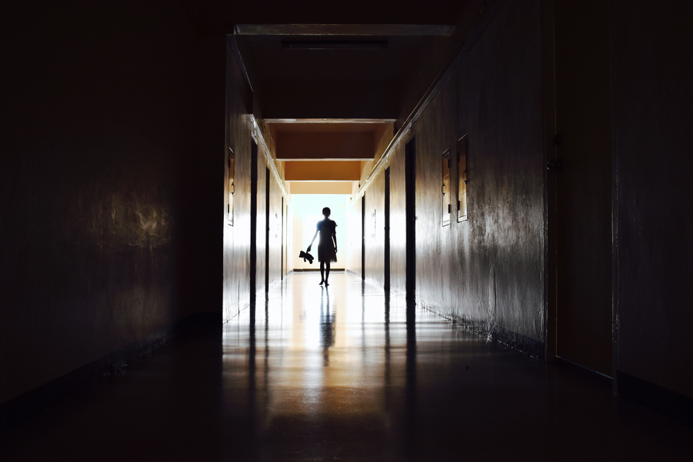 Почему покойный зовёт вас с собой во сне: разъяснение священника