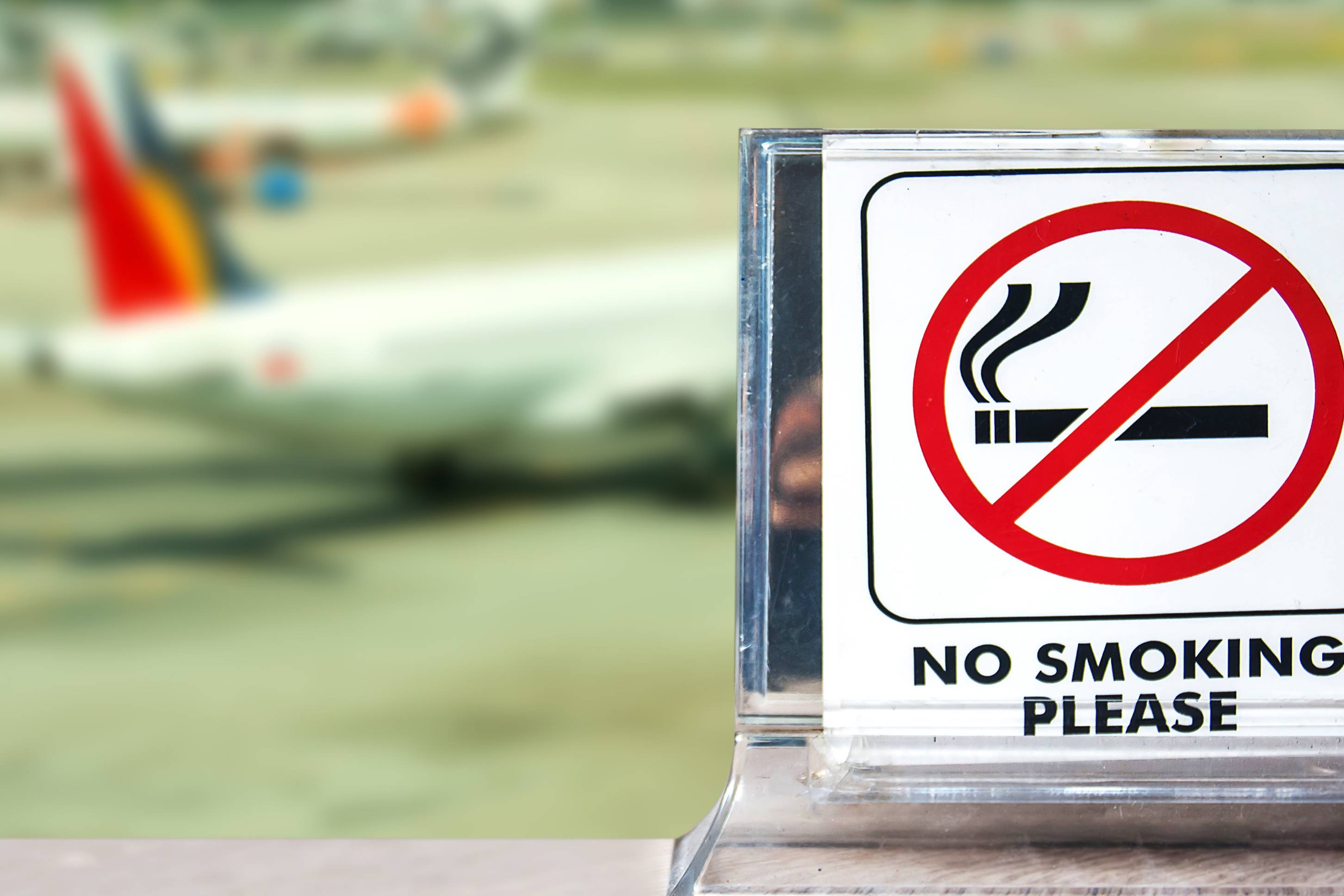 В Китае арестовали российских туристов за курение в самолёте