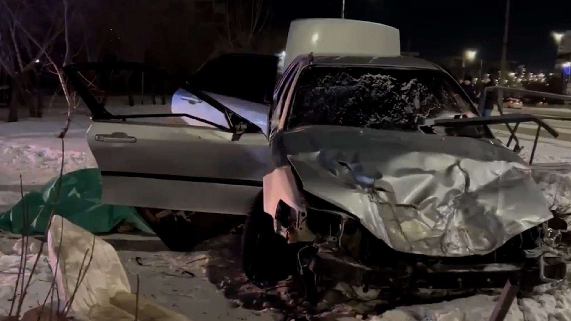 В Улан-Удэ пассажира &laquo;Хонды&raquo; насмерть проткнуло металлическим забором при ДТП