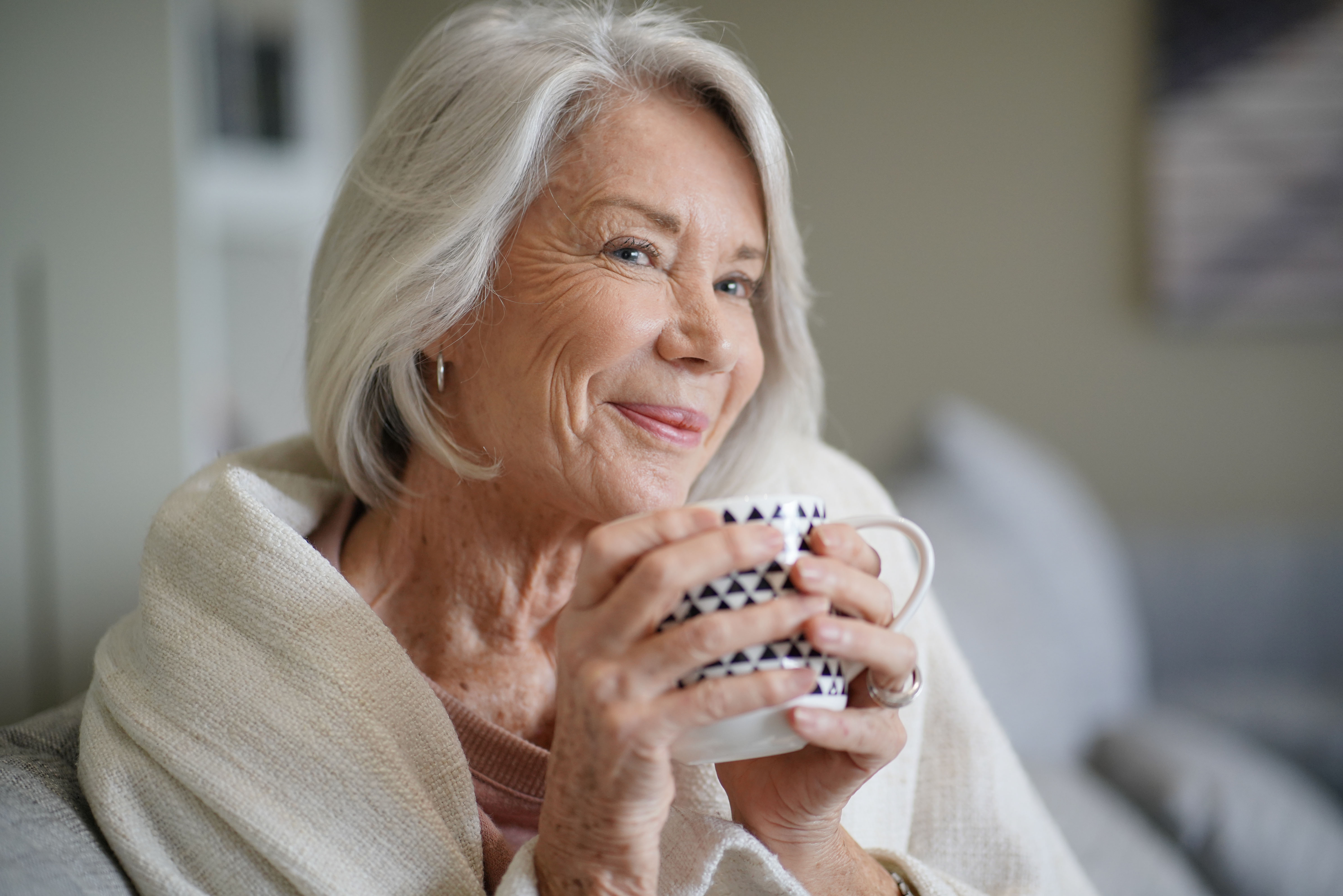 Ни питание, ни спорт: 70-летняя женщина шокировала откровением о том, что сохранило её молодость
