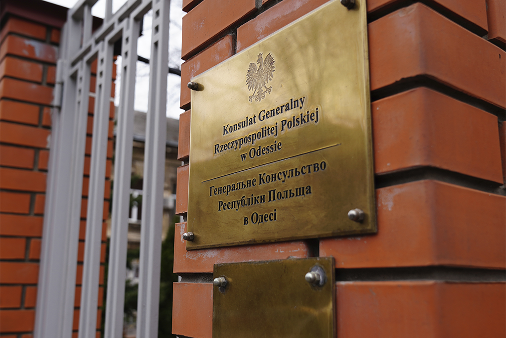 МИД Польши сообщил о повреждении консульства в Одессе