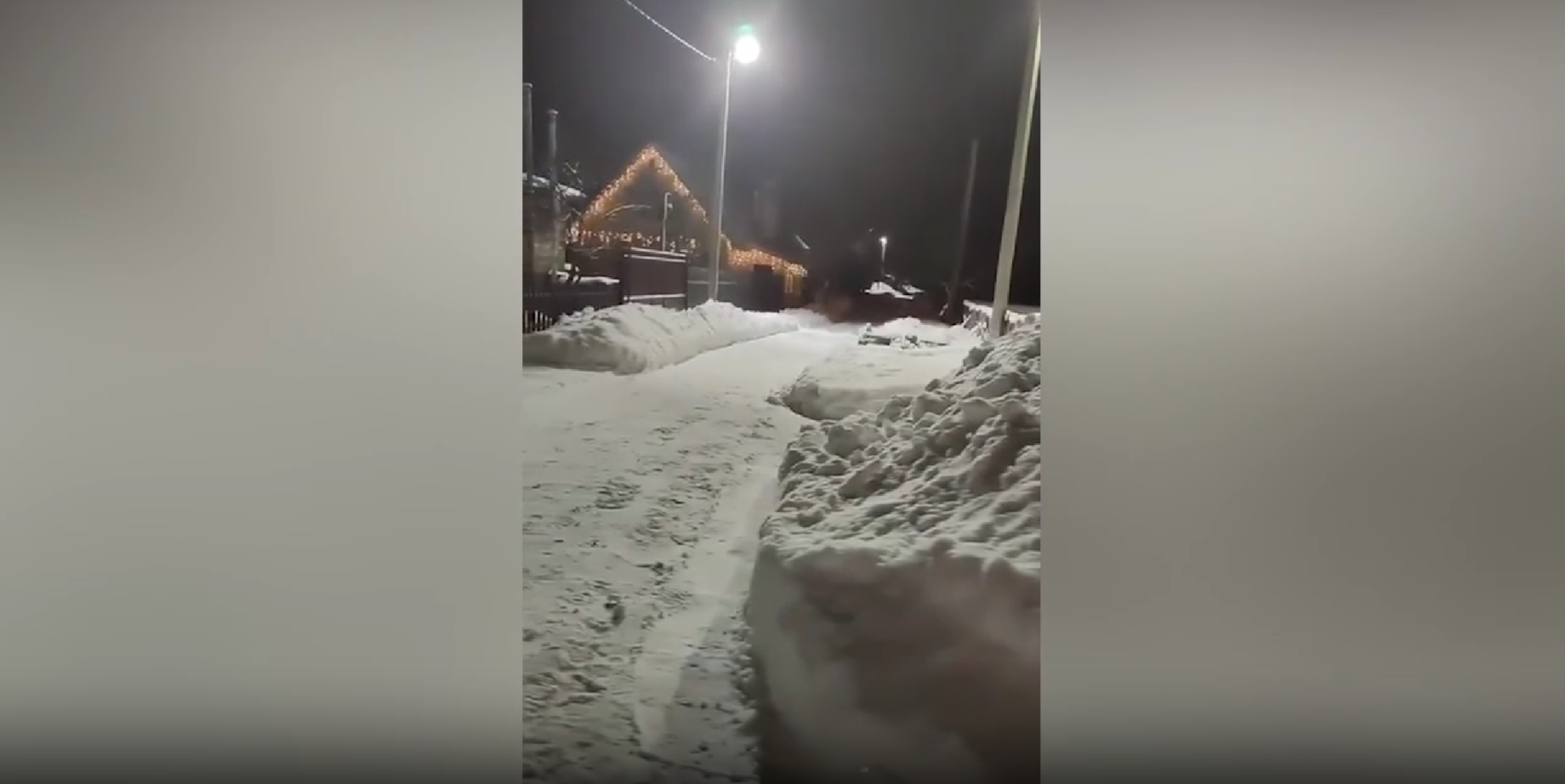 Соседи вызвали полицию на мужчину, который бесплатно расчистил снег на улице