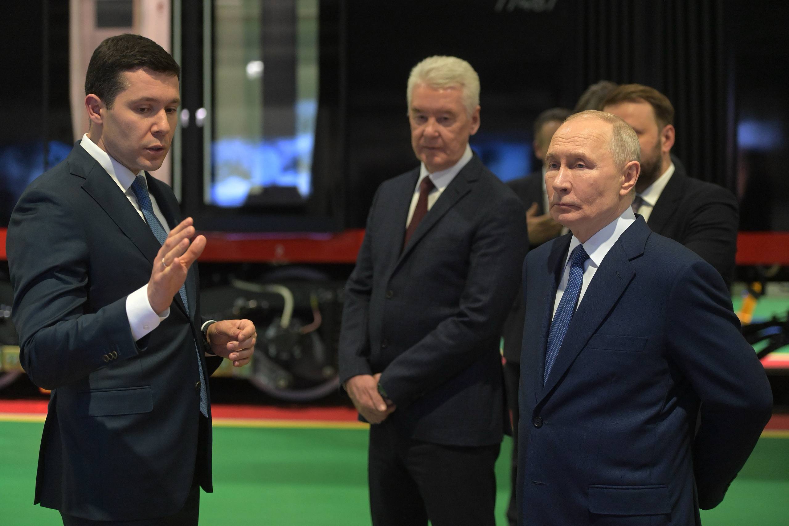 Путин признал отставание России в сфере автономного транспорта