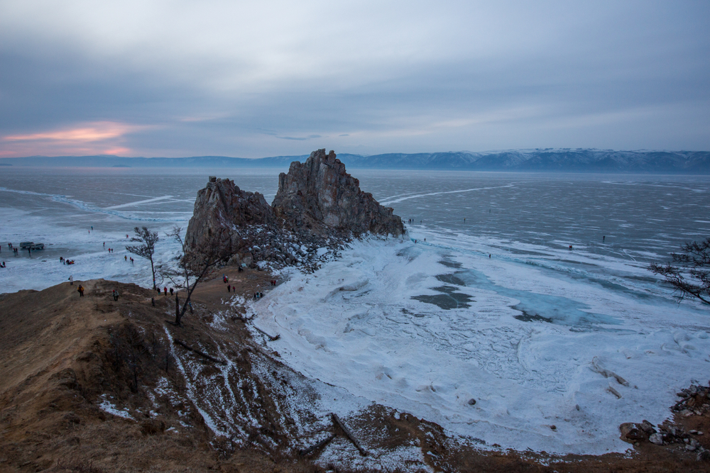 Аномальные морозы ускорили становление льда на Байкале