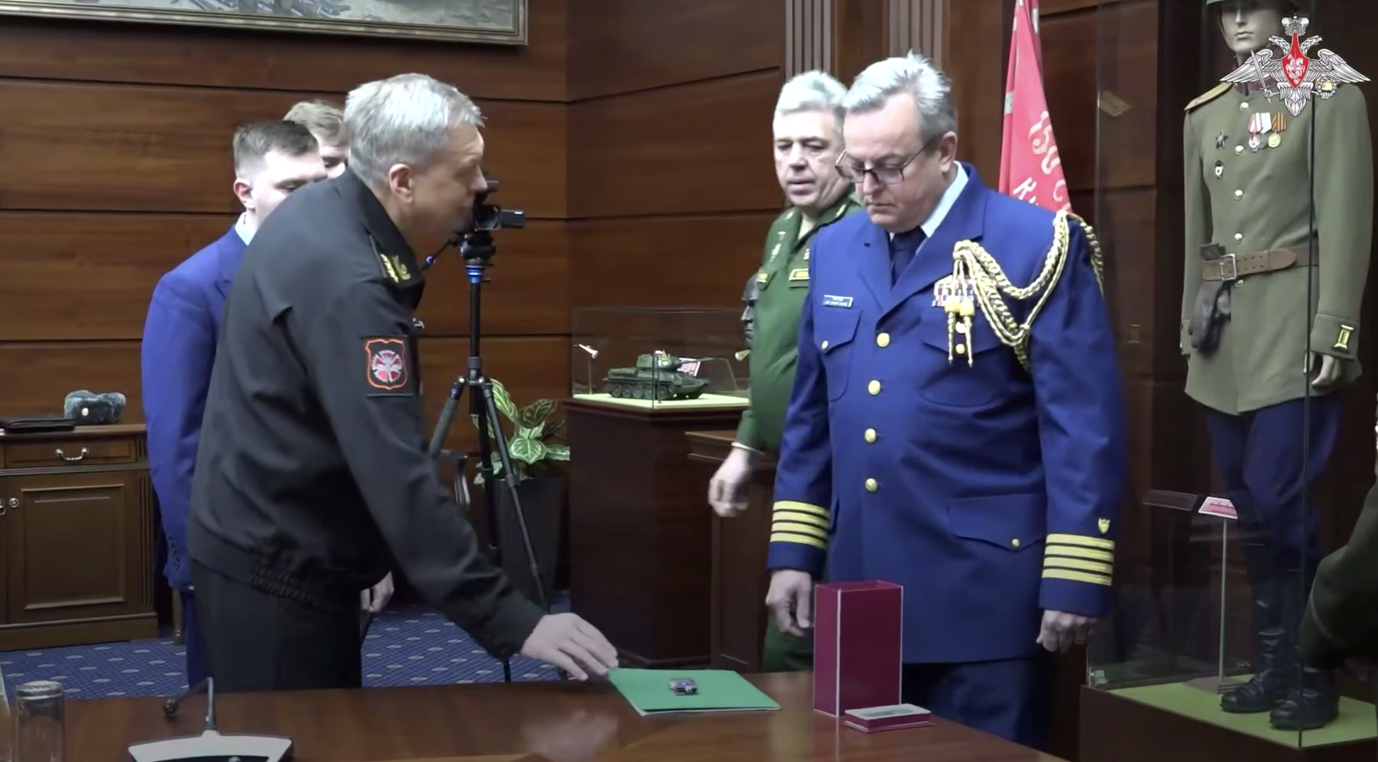 Появилось видео передачи США чипа из сбитого на подлёте к резиденции Путина дрона