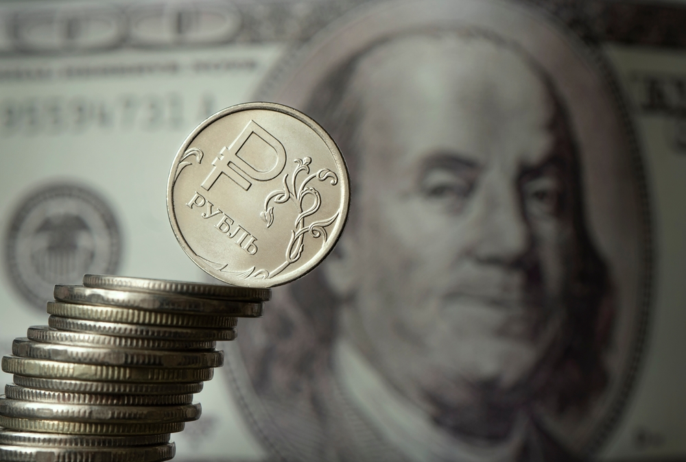 Российский рубль обогнал все валюты по росту к доллару в 2025 году