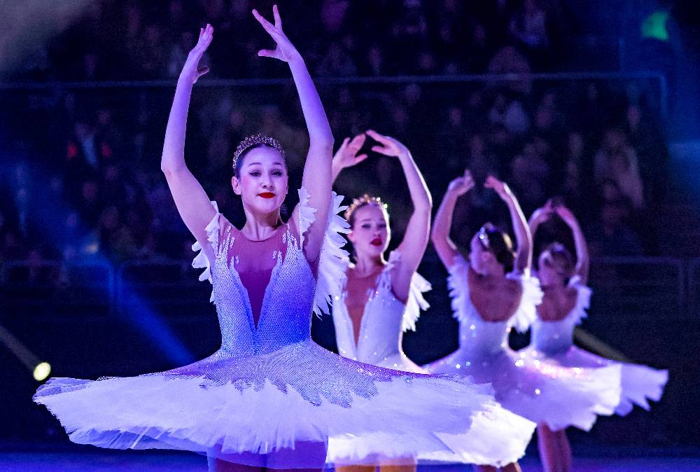 Тысячи россиян остались без &laquo;Щелкунчика&raquo; и денег на Новый год