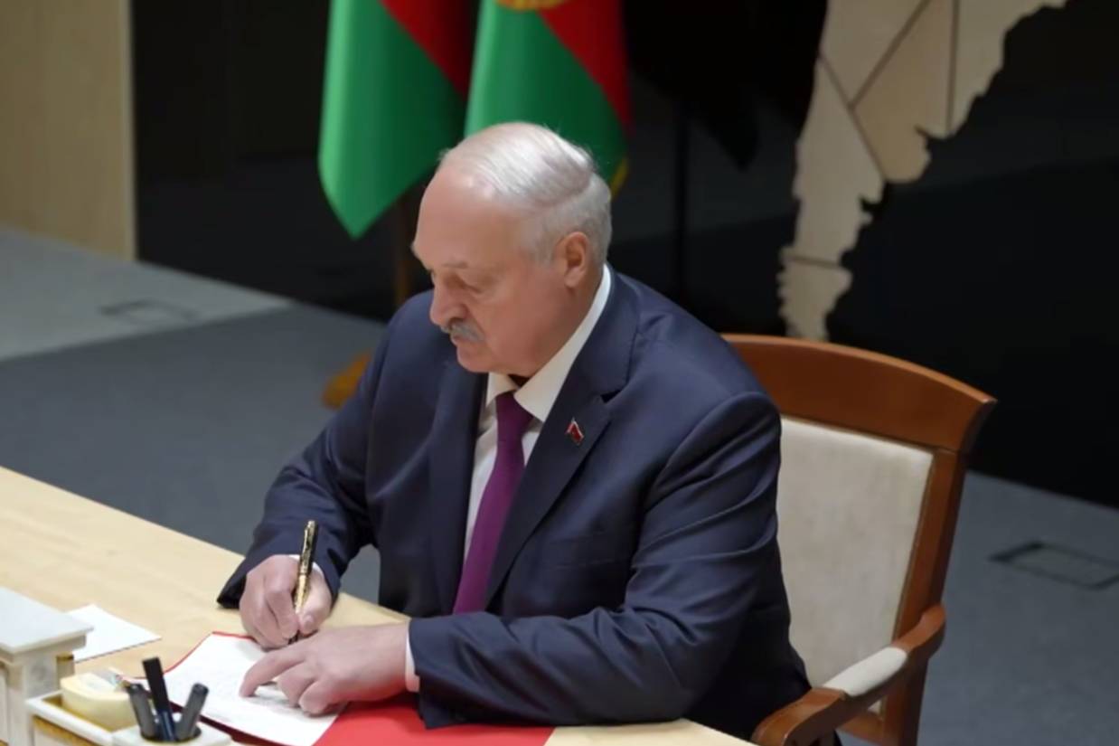 Лукашенко подписал документ о присоединении Беларуси к Совету мира Трампа