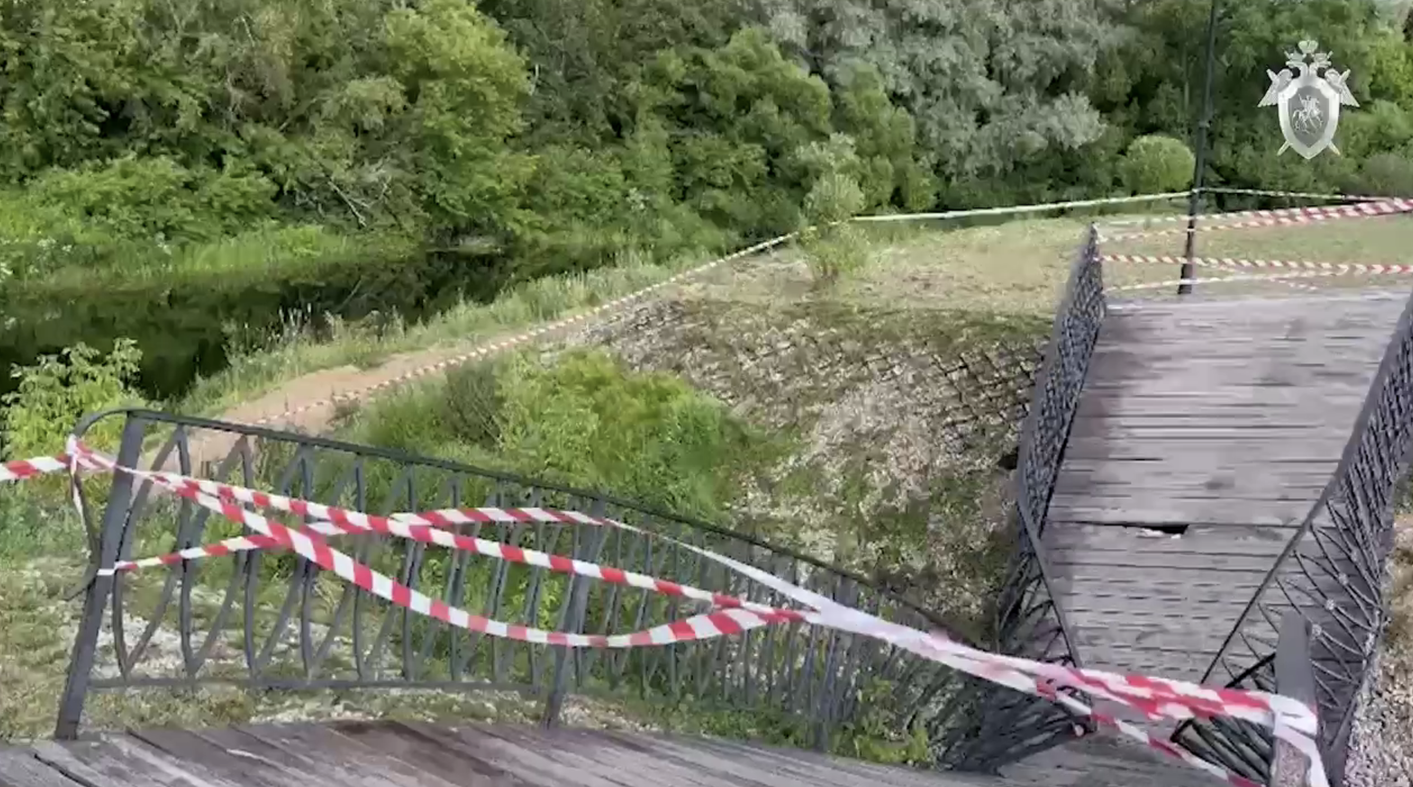 В Ленобласти чиновник пойдёт под суд из-за обрушения пешеходного моста с людьми