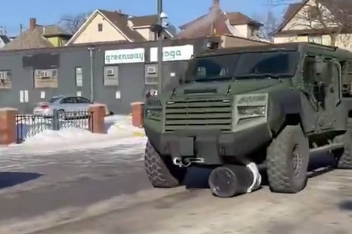  В Миннеаполисе замечена бронетехника после инцидента со стрельбой