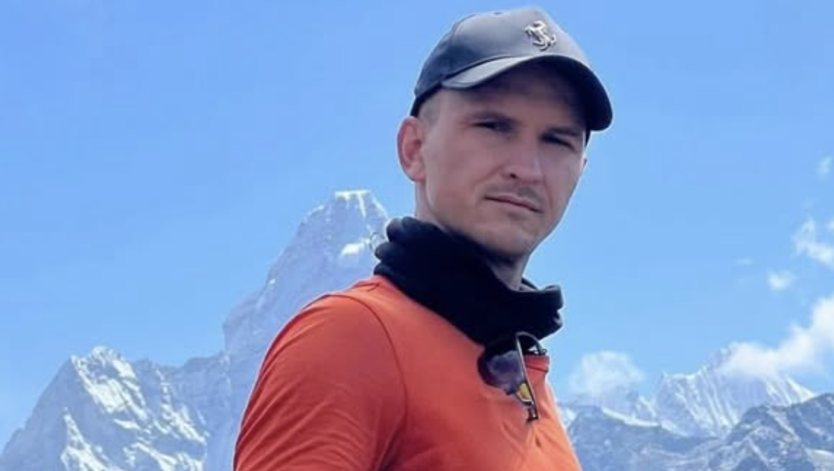 В Москве суд взыскал с блогера Домогацкого 49 млн рублей после скандала на Бали