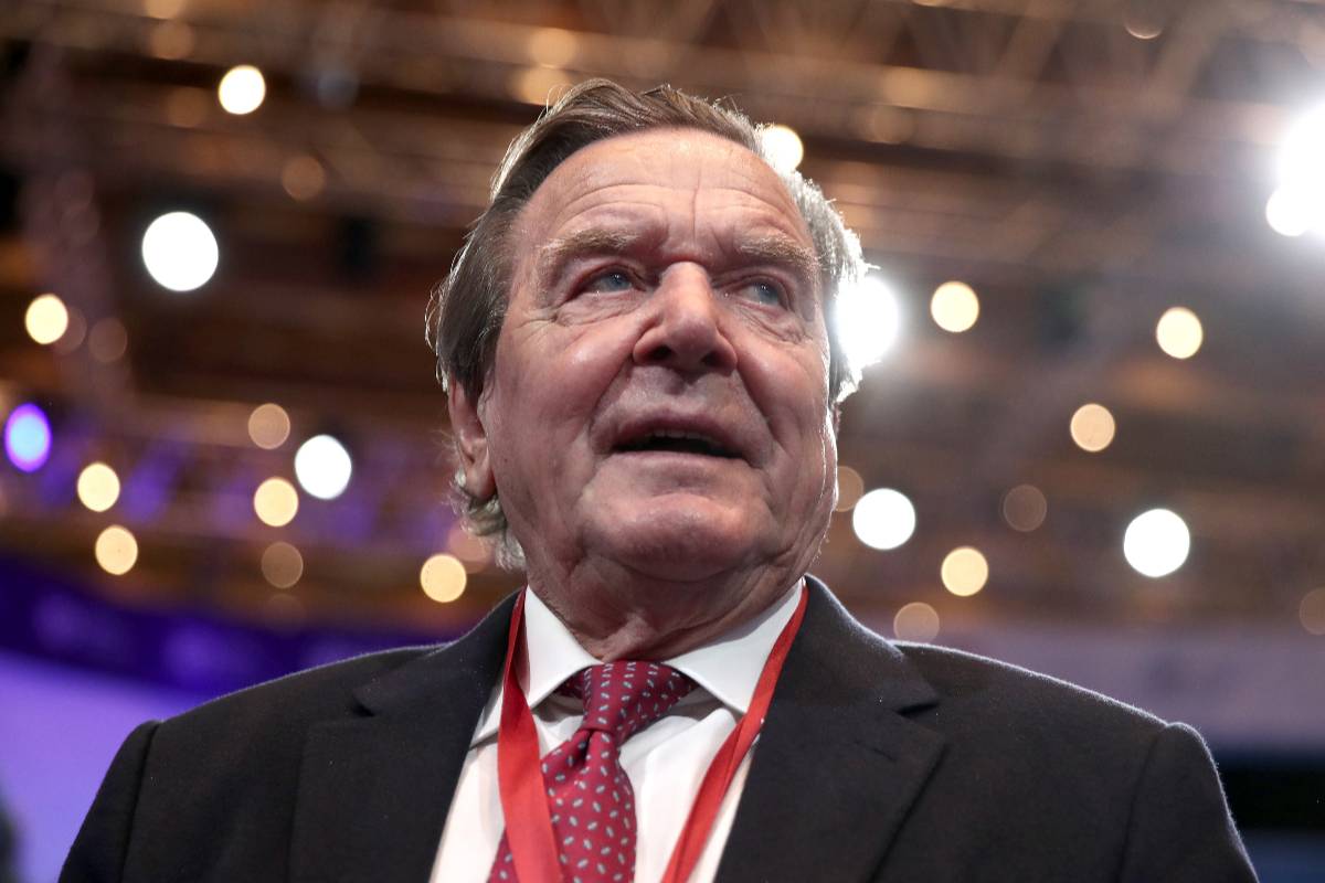 Экс-канцлер ФРГ Шрёдер призвал остановить наращивание вооружений