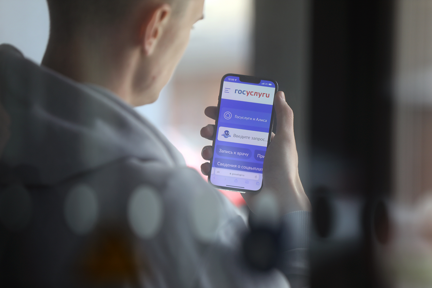 Мошенники на &laquo;Госуслугах&raquo; теперь сами советуют россиянам не сообщать коды из СМС