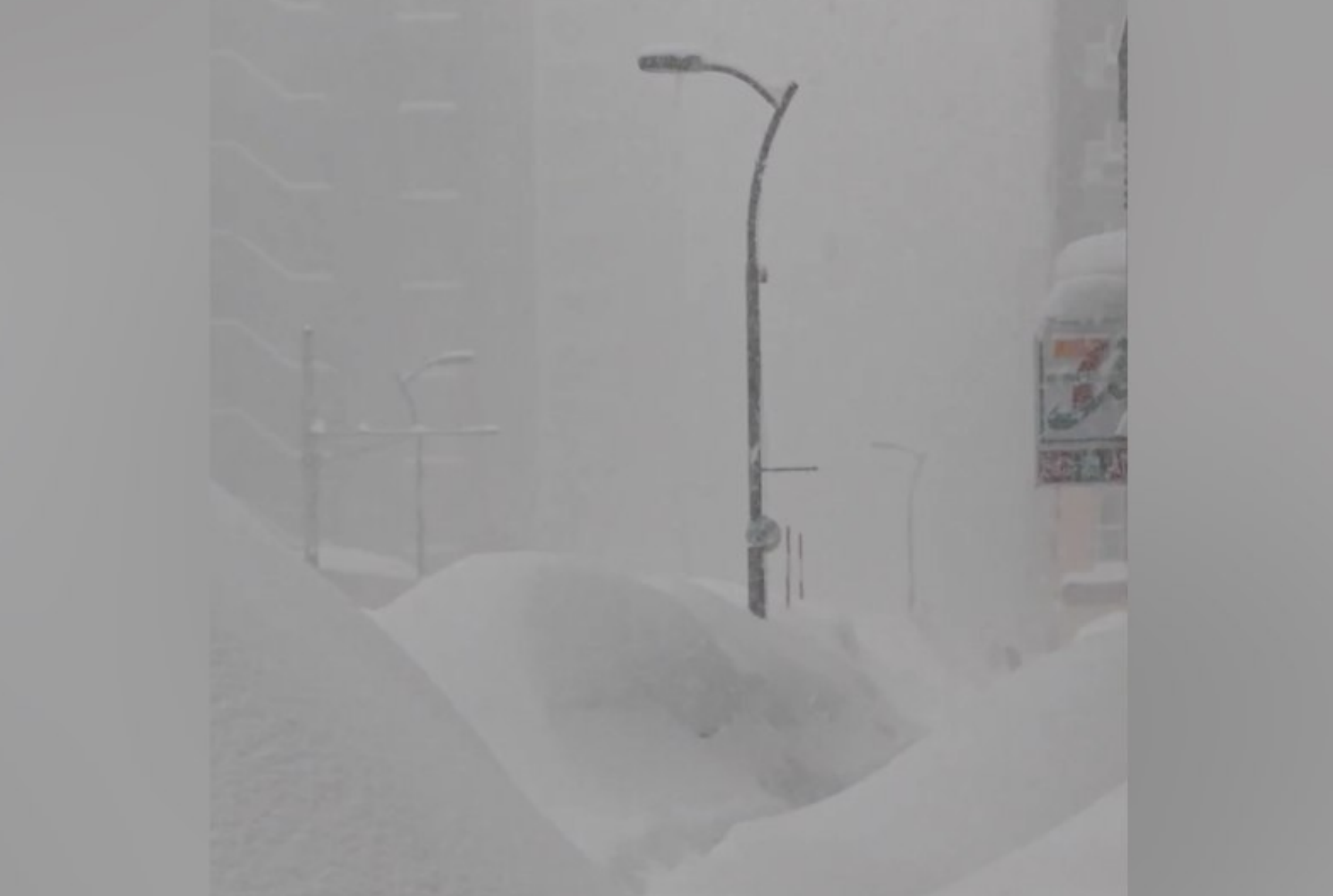 Аномальные снегопады в Японии привели к гибели человека и сбоям в работе инфраструктуры