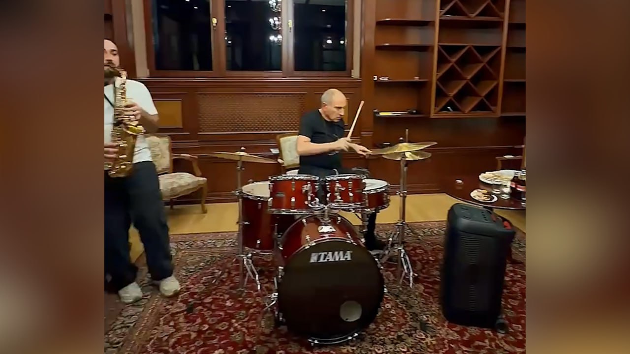 Пашинян создал музыкальную группу &laquo;Варчабенд&raquo; и собирается дать первый концерт