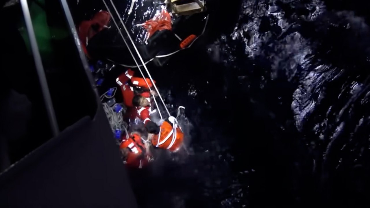 Число погибших при крушении парома на Филиппинах выросло до 15