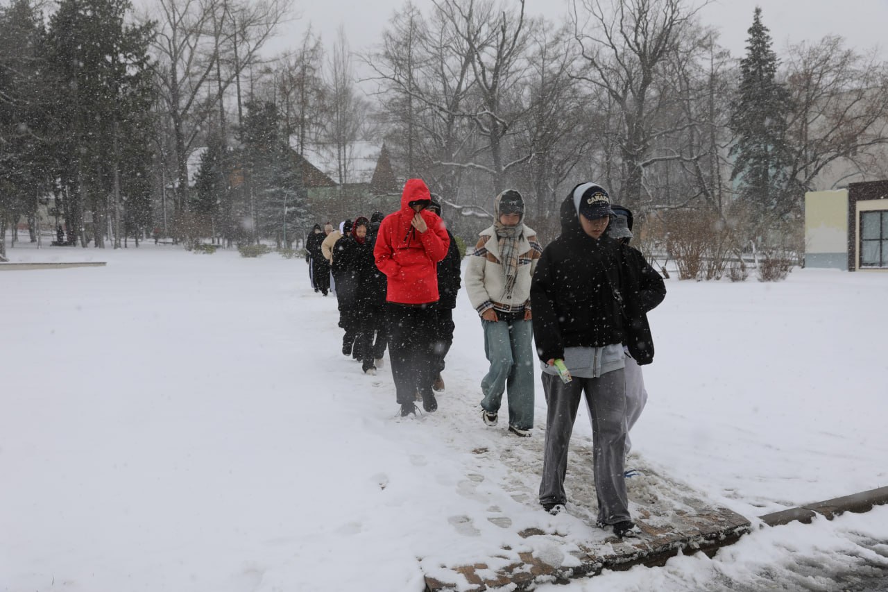 Life.ru узнал, что нужно сказать начальнику при опоздании на работу в снегопад