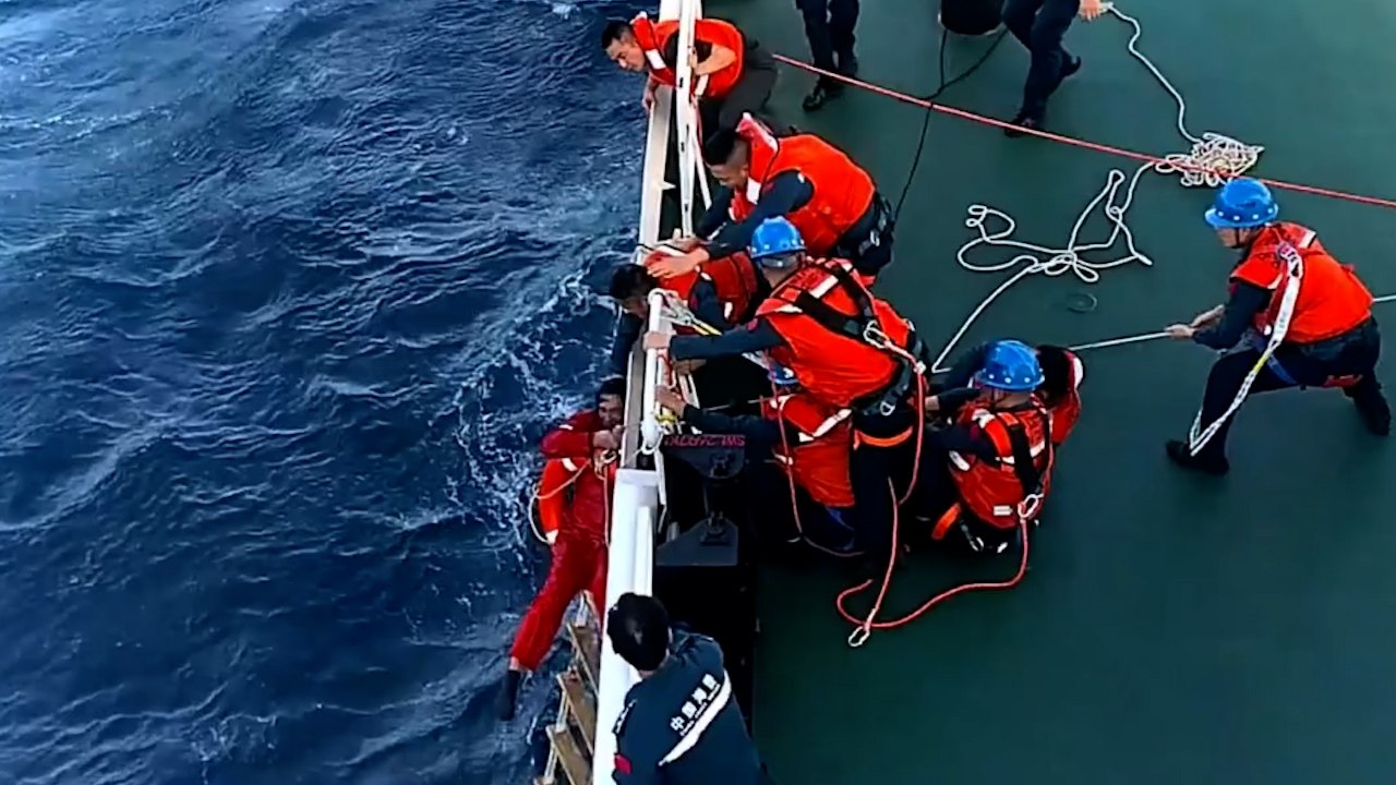 У берегов Филиппин затонул паром c 350 людьми на борту