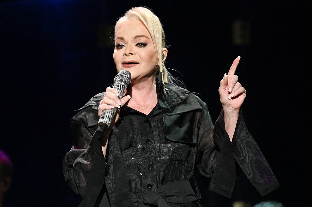 Пустые кресла вместо аншлага: Первый в году концерт Долиной в Москве провалился по продажам