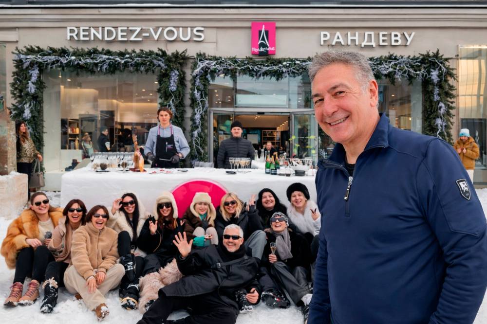 Хоромы в Париже, отель в Куршевеле. Как живут хозяева &laquo;Рандеву&raquo;, пока в России батрачат их сотрудники