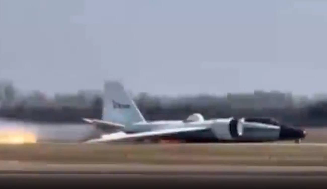 Самолёт NASA с искрами и пожаром экстренно приземлился в Техасе