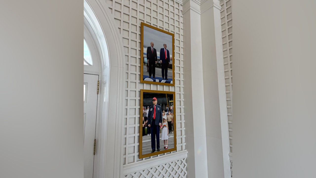 Трамп повесил в Белом доме фото с Путиным с Анкориджа