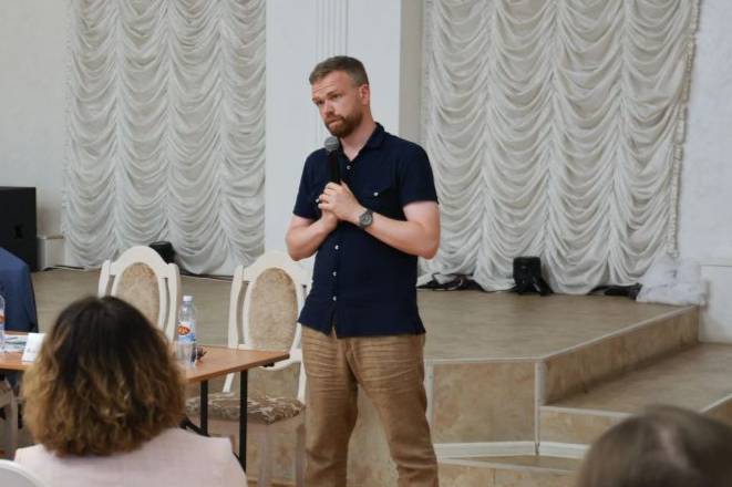 Отправляли голые фото: В Архангельске депутата и его помощника обвинили в развращении детей