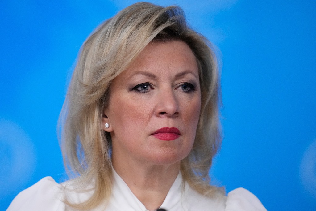 Захарова назвала снос памятника освободившим Освенцим дорогой к нацизму в Польше