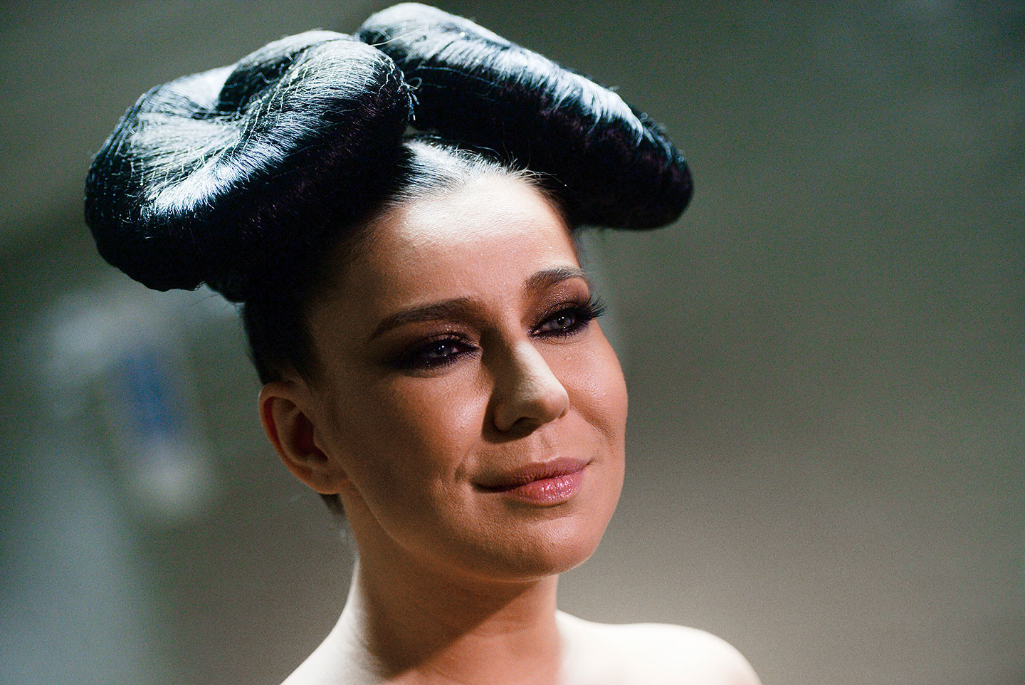 С кольцом на пальце: Певица &Euml;лка спровоцировала слухи о тайном замужестве
