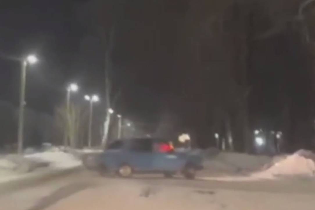 В Ленобласти 17-летний дрифтер без прав пытался сбежать от инспекторов ГАИ