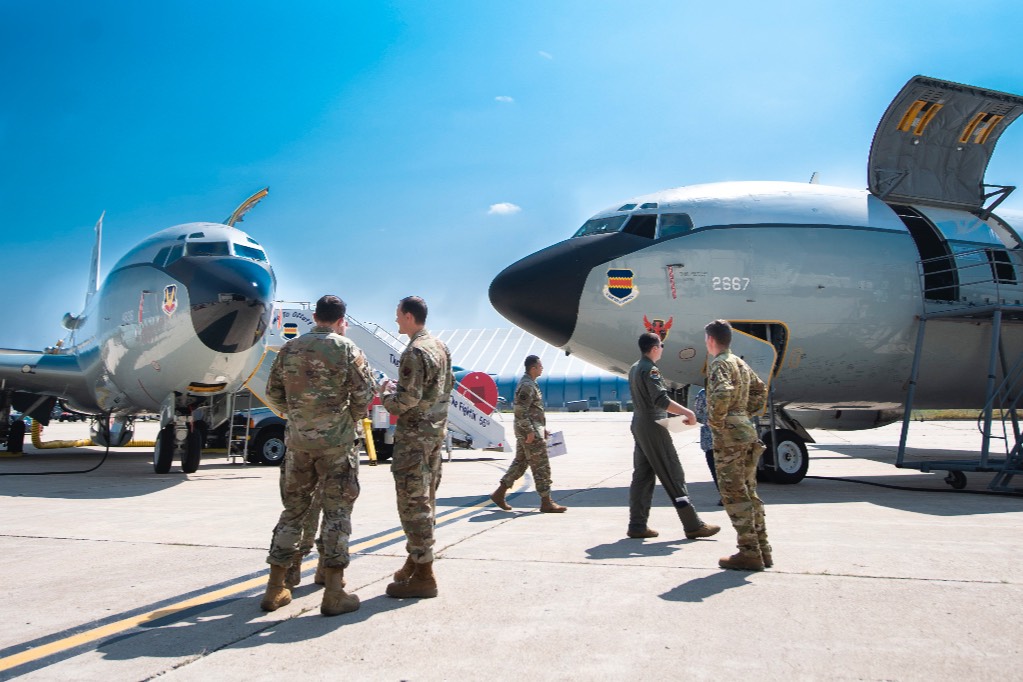 &laquo;Ядерный нюхач&raquo; США приземлился в Британии на фоне резких слов Трампа об Иране