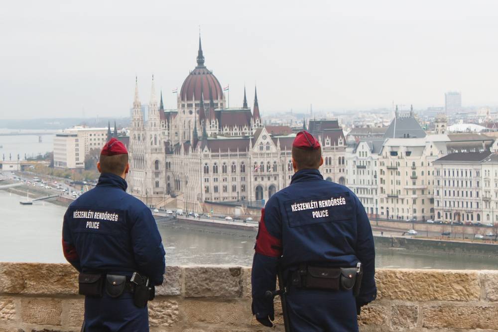 В Венгрии семь школ получили сообщения на украинском языке с угрозой взрыва