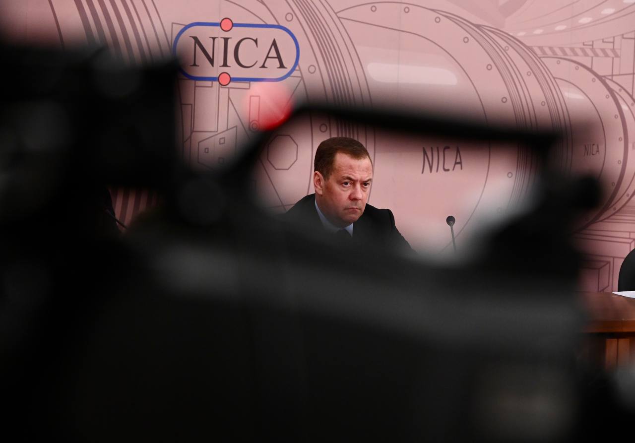 Dmitrij Medvedjev zagrozil s preventivnimi jedrskimi ukrepi