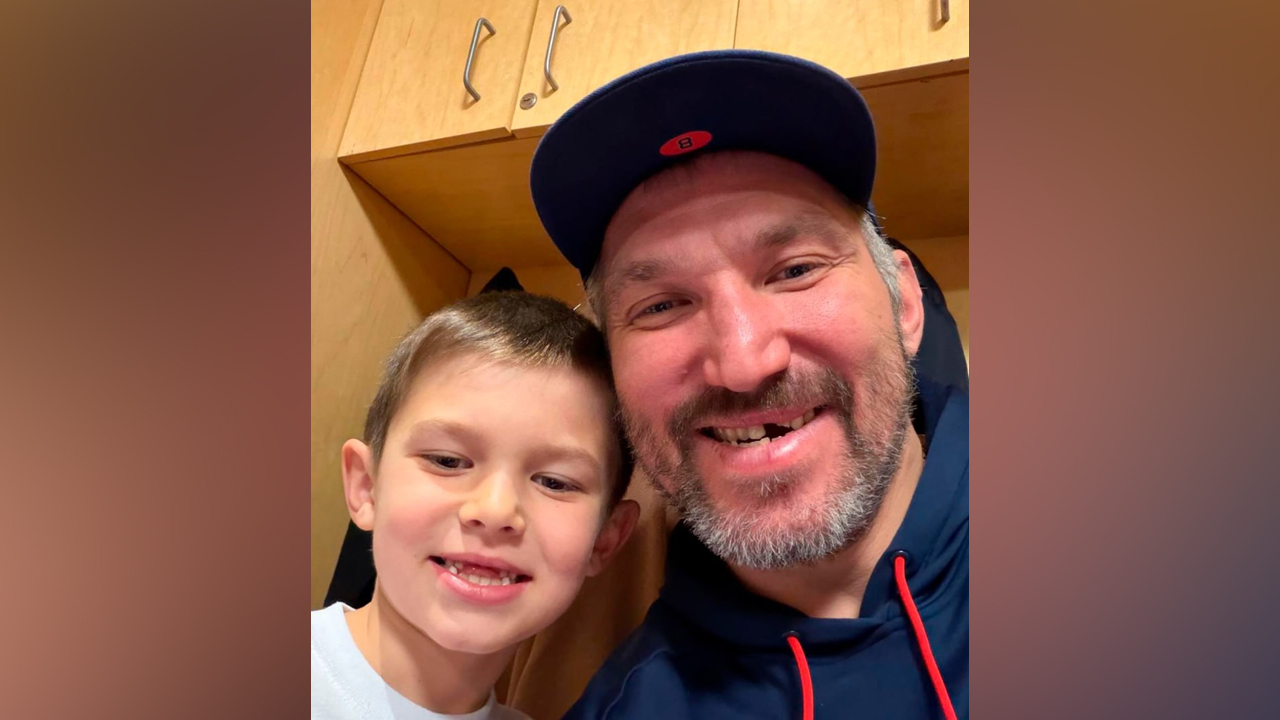 Александр Овечкин и его 7-летний сын Сергей в один день потеряли по зубу