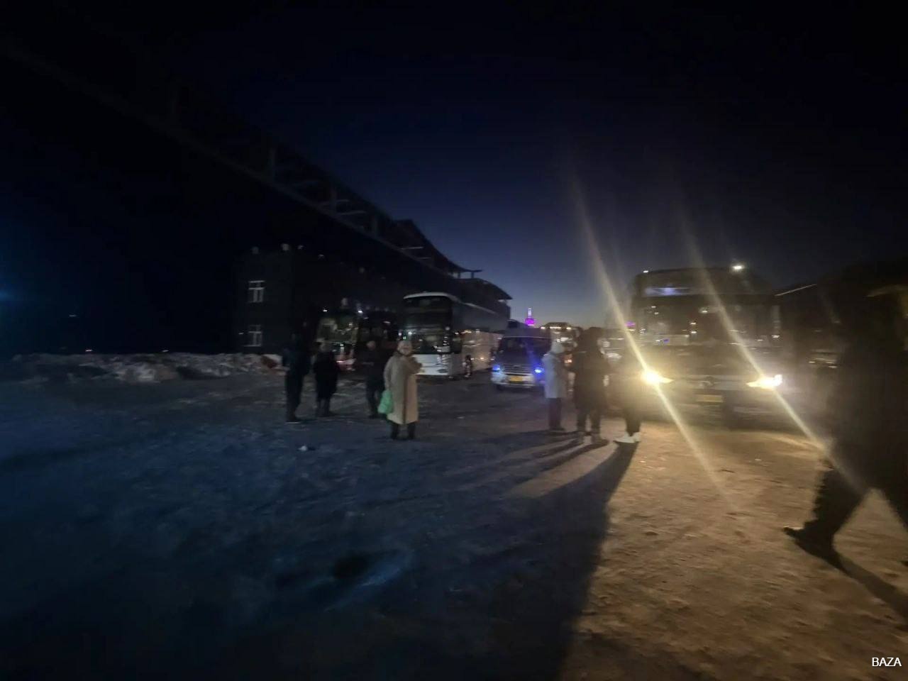 Več deset avtobusov z ruskimi turisti obtičalo na meji s Kitajsko