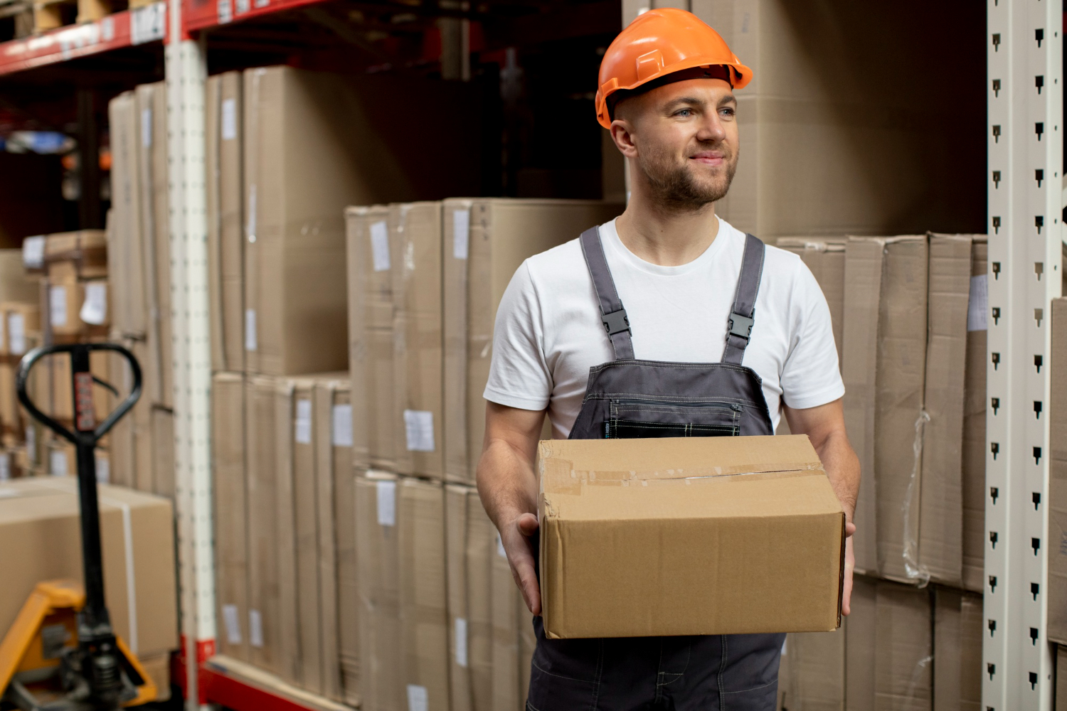 Озвучен размер средней зарплаты грузчика в России