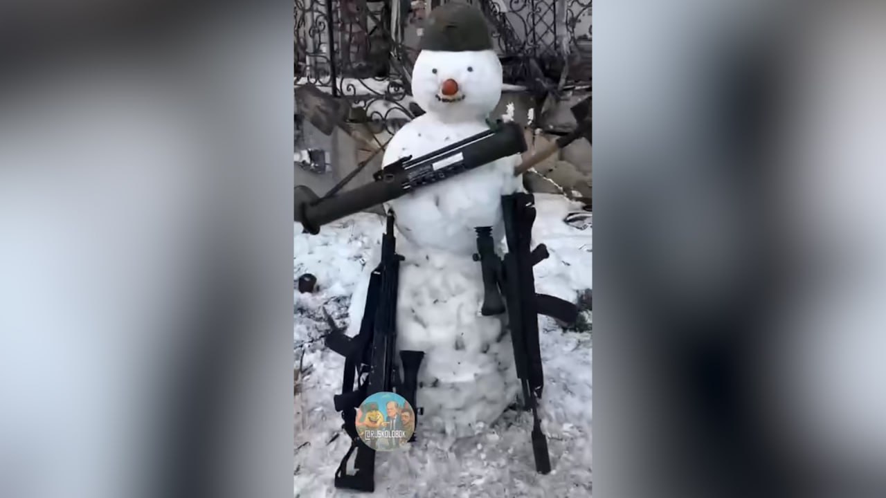 Российские военные слепили &laquo;боевых&raquo; снеговиков в зоне СВО
