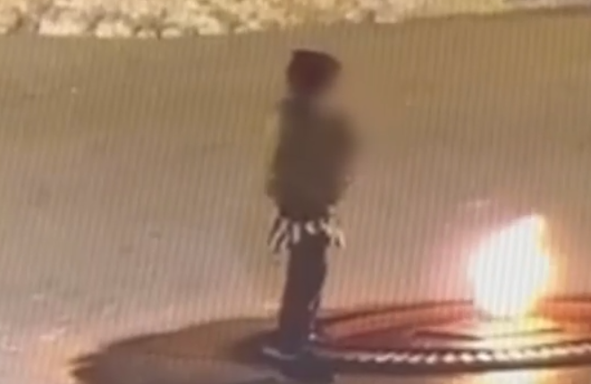 Нетрезвая пара пыталась прикурить сигарету от Вечного огня в Калининграде