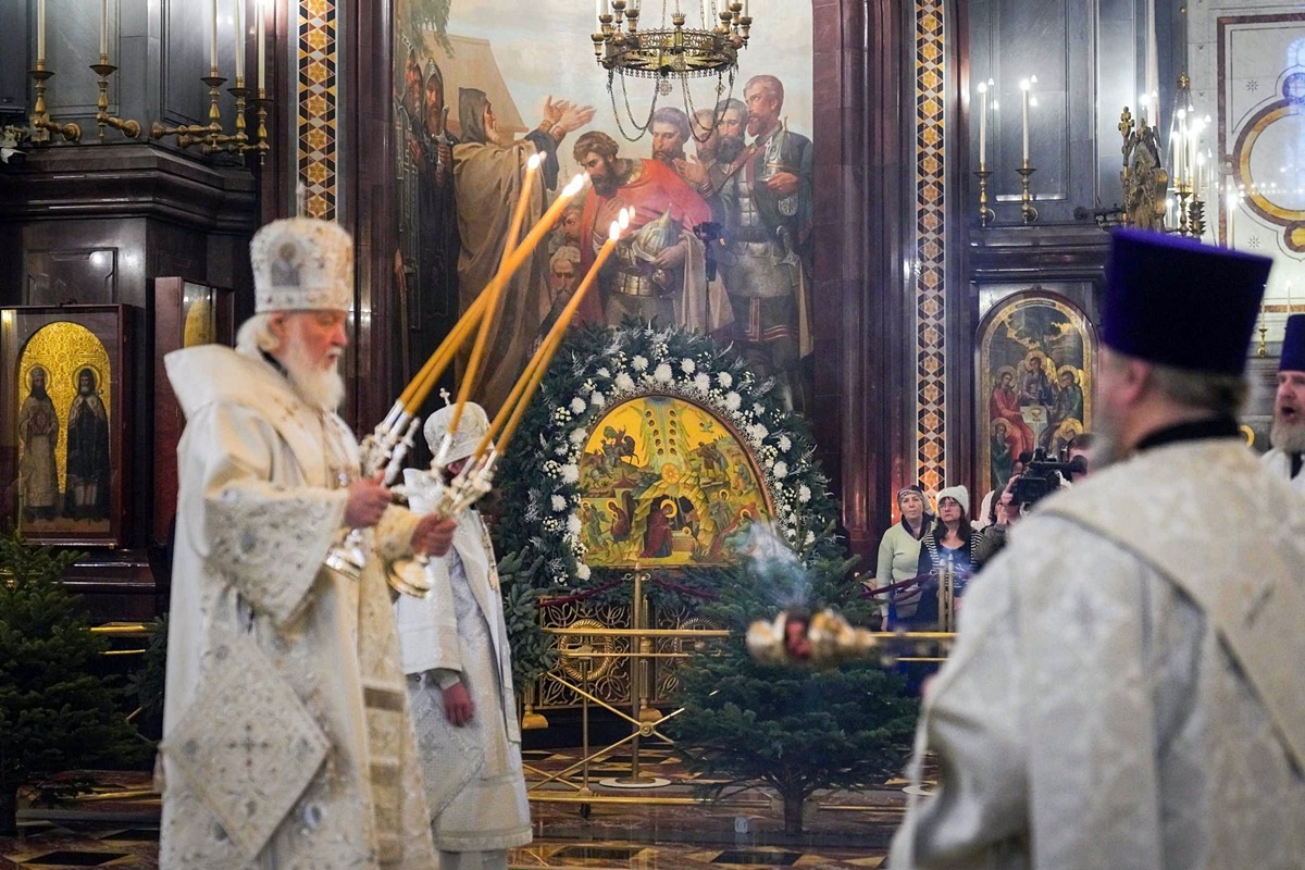 Патриарх Кирилл начал рождественскую службу в храме Христа Спасителя