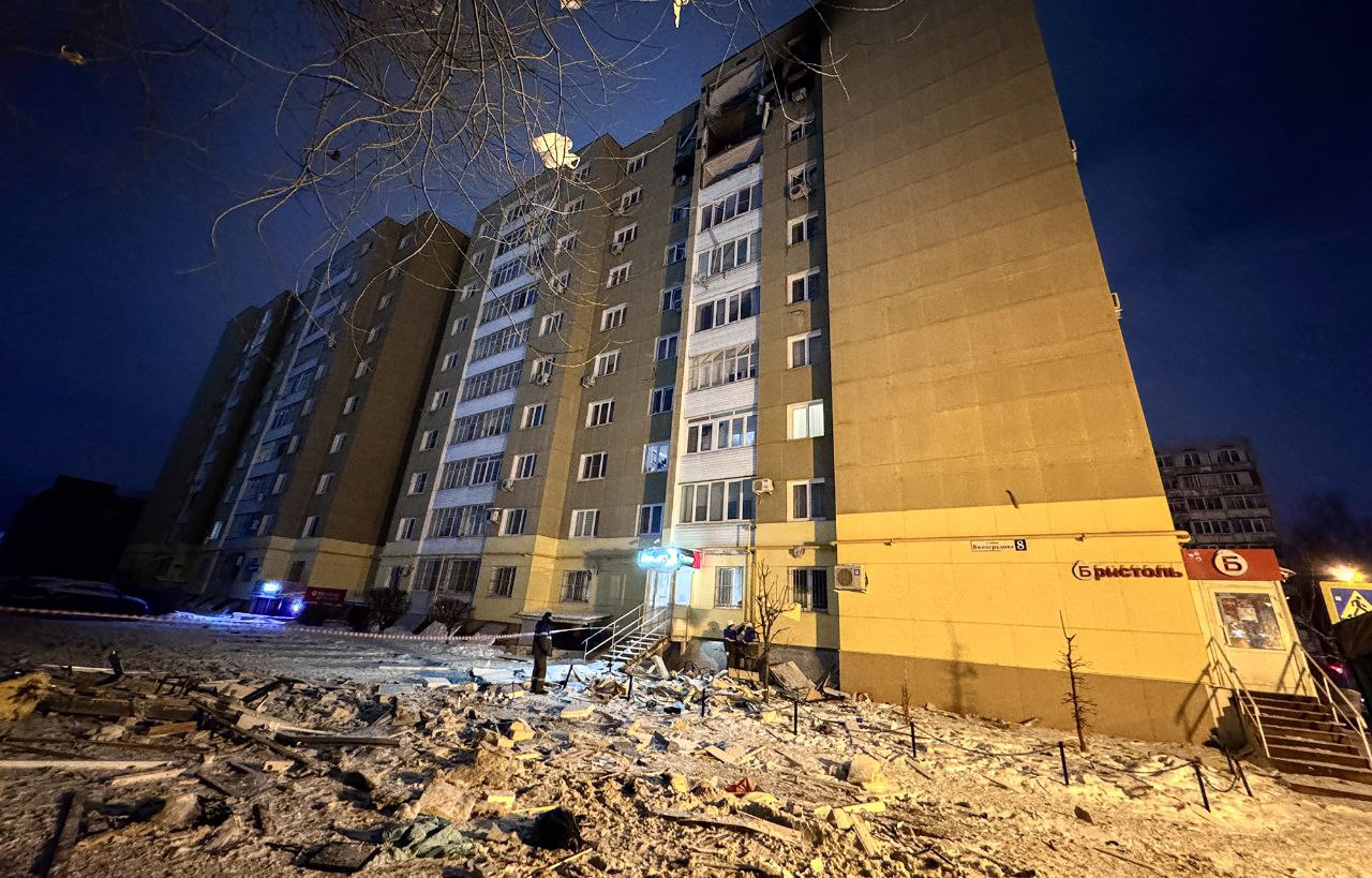 В Твери ликвидируют последствия попадания БПЛА в квартиру многоэтажки