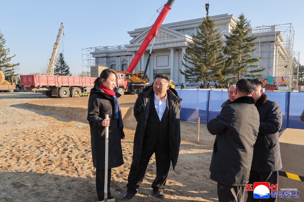 Ким Чен Ын посетил стройку музея в честь участников СВО из Северной Кореи