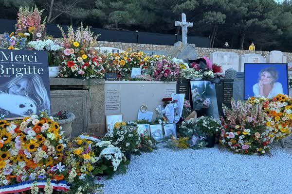Во Франции простились с легендарной актрисой Брижит Бардо