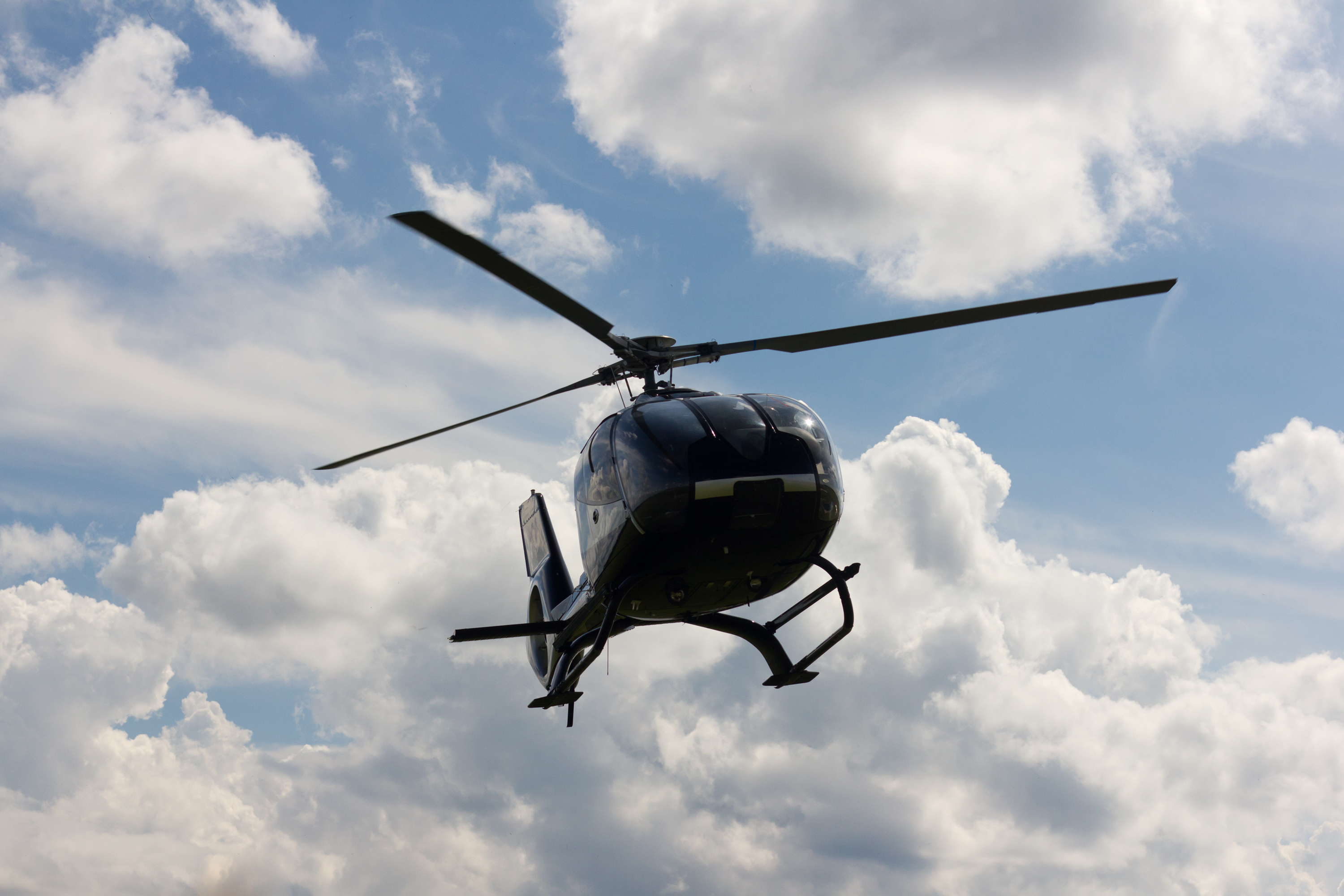 Частный вертолёт разбился в Пермском крае, пилот погиб