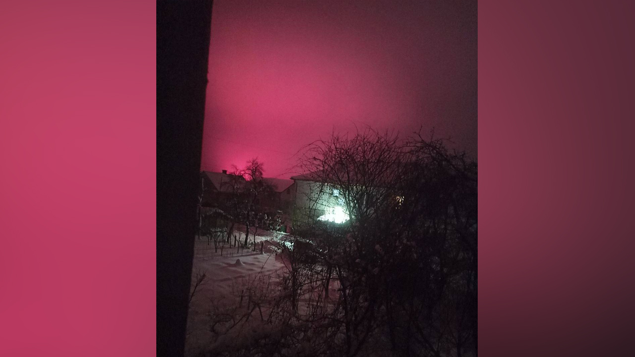 В Сети появилось фото зарева над Львовом после прилёта, который по мощи сравнили с &laquo;Орешником&raquo;